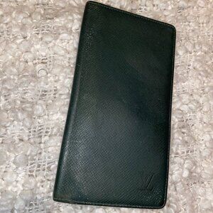 LOUIS VUITTON Taiga Porte Valeurs Cartes Credit Long Wallet Green USED